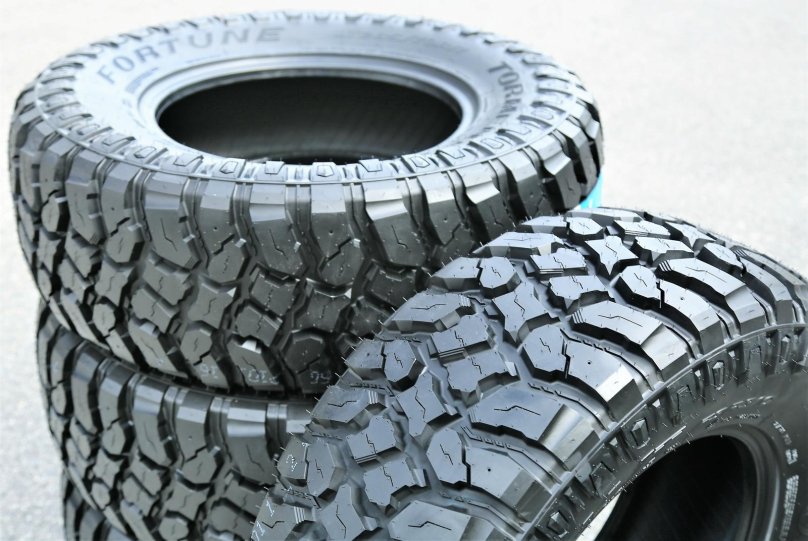 31*10.50/R15lt Maxtrek Mud Trac 109q