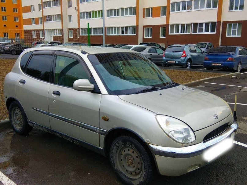 Дайхатсу стория 2001