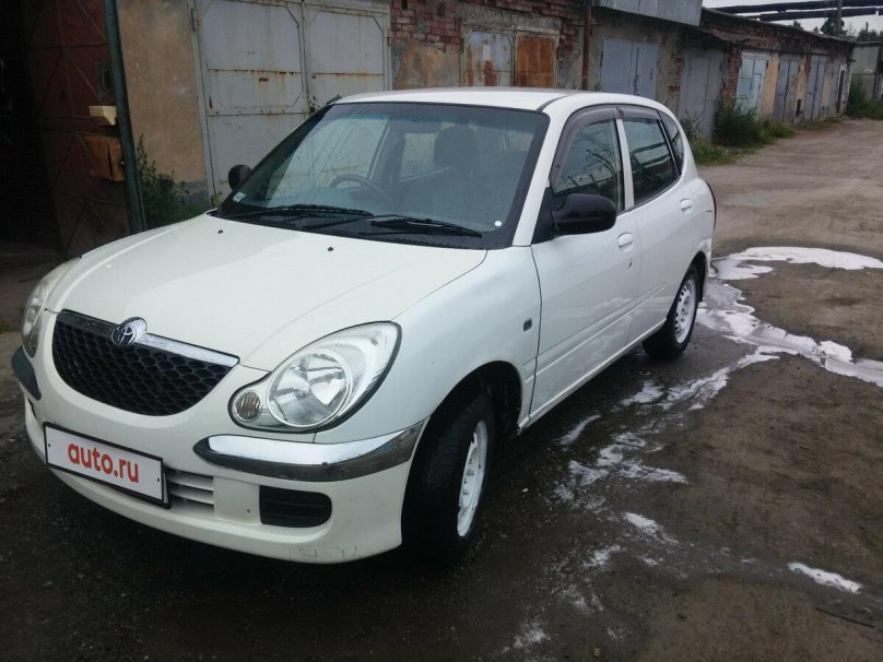 Дайхатсу стория 2002