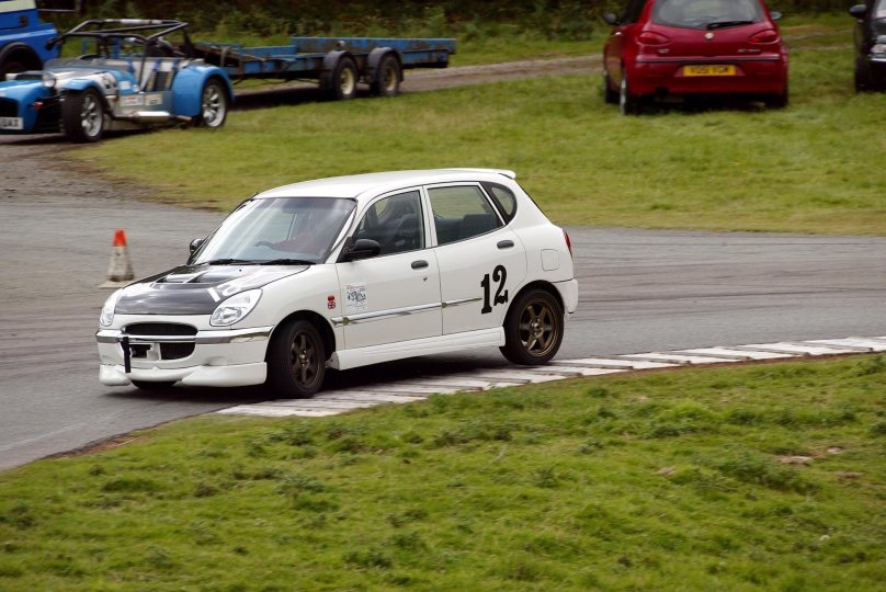 Дайхатсу Сирион 1999