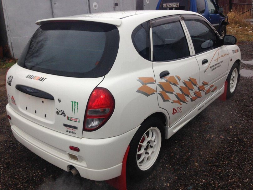 Дайхатсу стория 2001