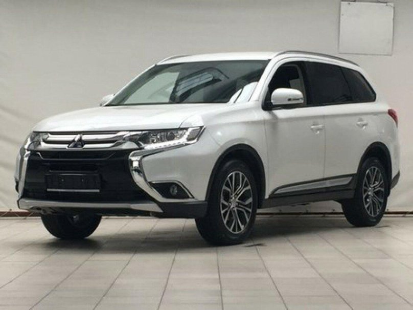 Mitsubishi Outlander 2017 белый