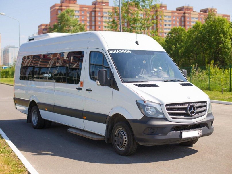 Белый Мерседес Бенц Спринтер