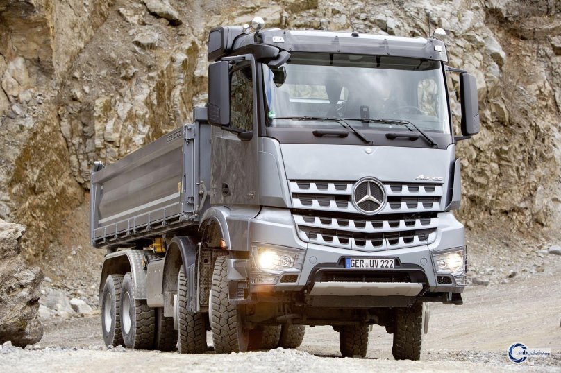 Мерседес Арокс самосвал