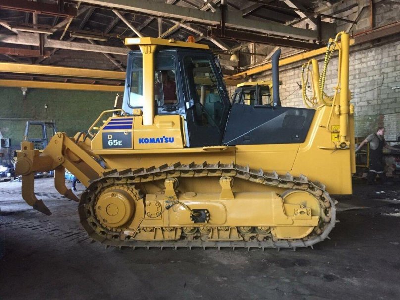 Бульдозер Комацу д65