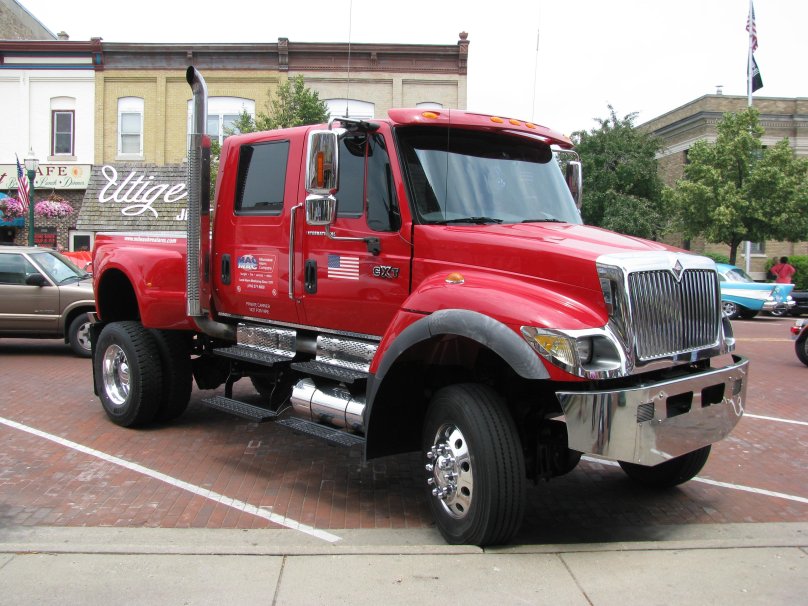 International 7300 CXT