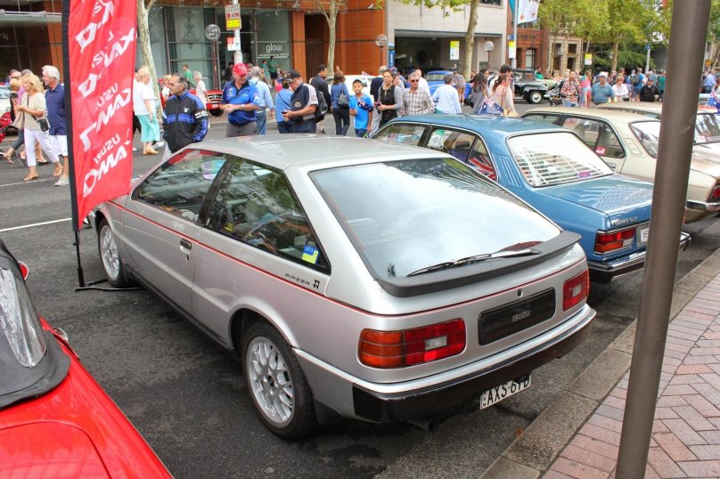 Isuzu Piazza Turbo 1989