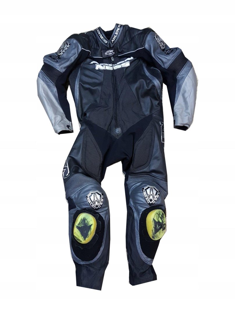 Кожаный спортивный костюм