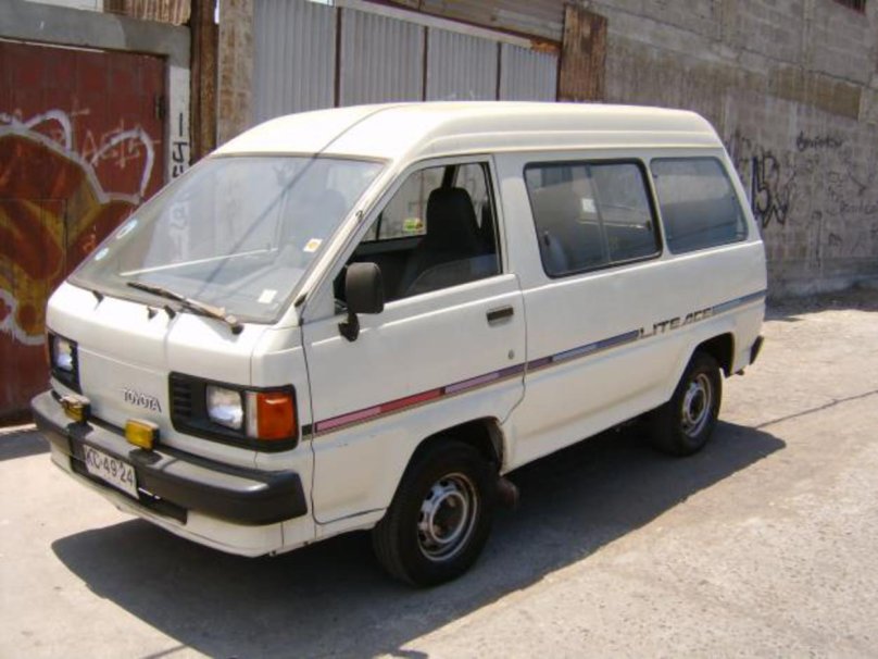 Toyota Lite Ace 2