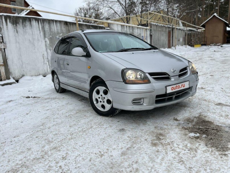 Ниссан Тино 1999