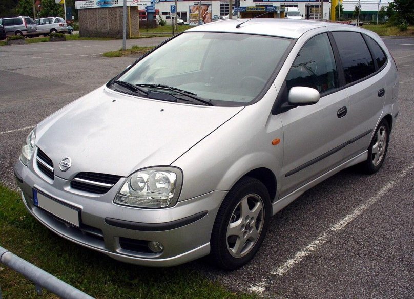 Nissan Almera Tino