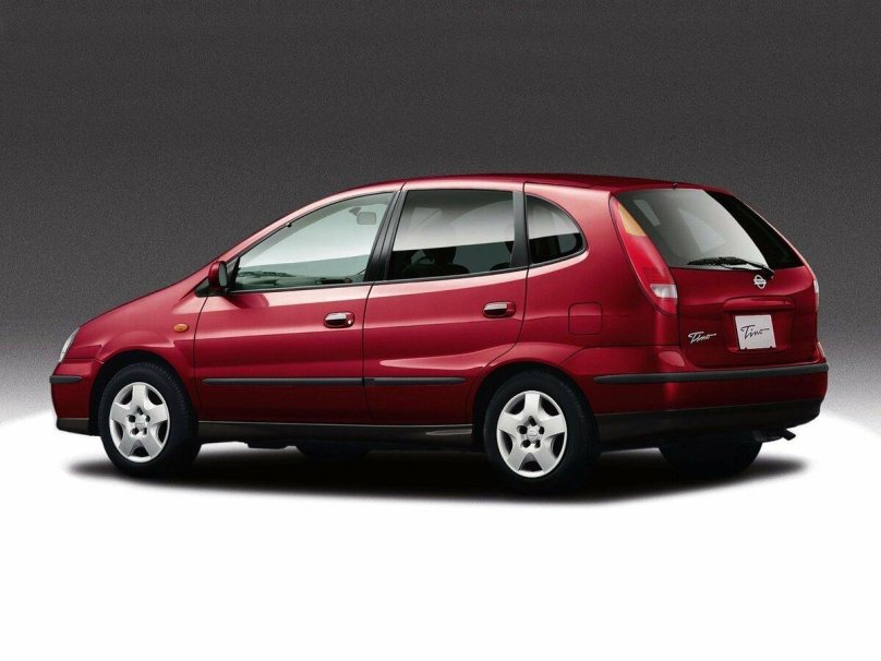Nissan Tino 2001