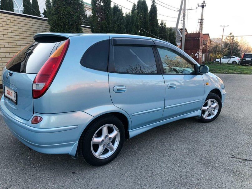 Ниссан Тино 2000