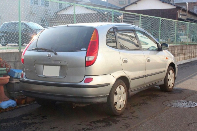 Ниссан Тино 98 год