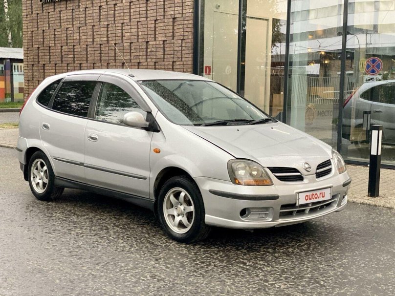 Ниссан Тино 2002