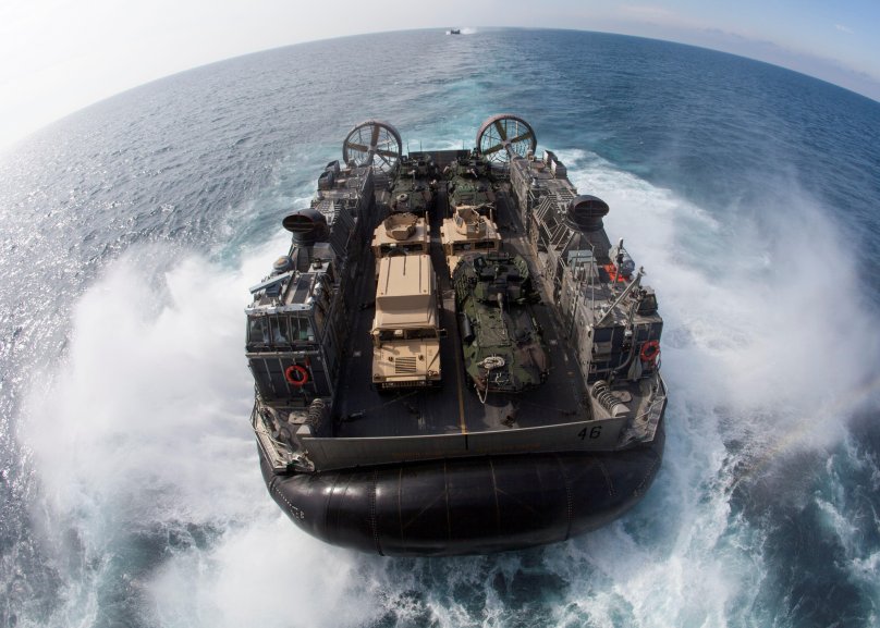 Катер на воздушной подушке LCAC