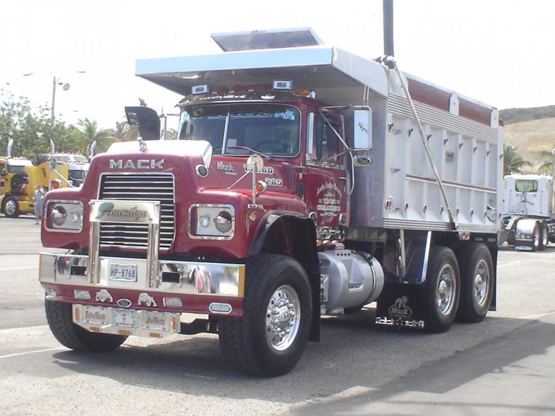 Mack r600 4x2