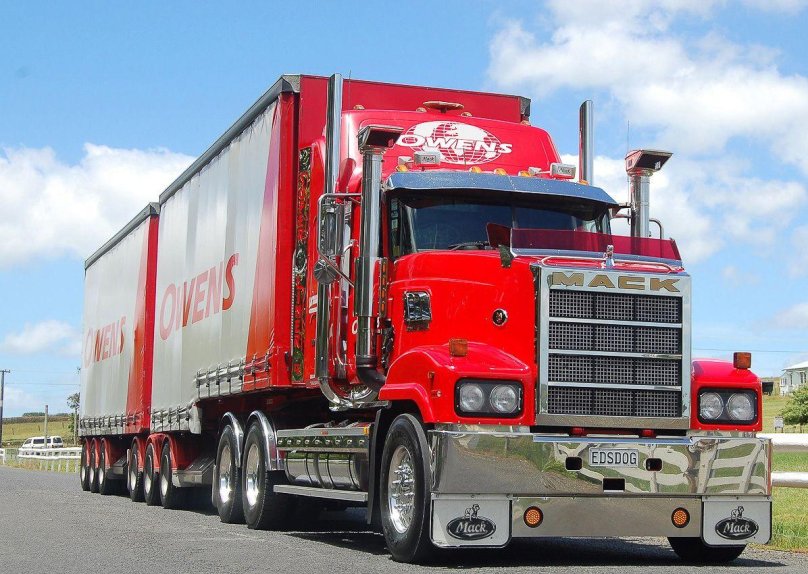 Mack Trucks. Тягач