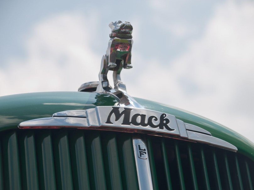 Mack Truck капот