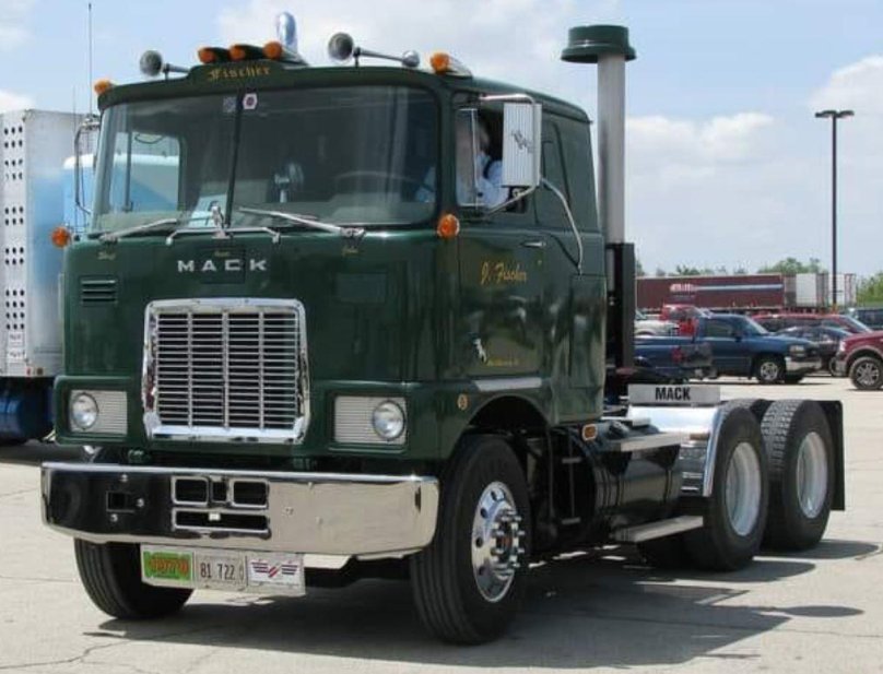 Тягач Mack 310