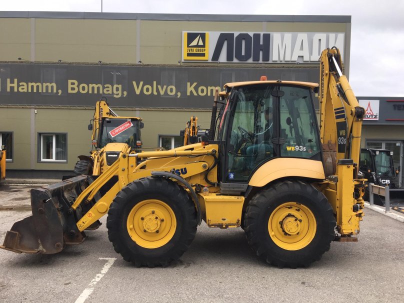 Экскаватор погрузчик Комацу wb93s