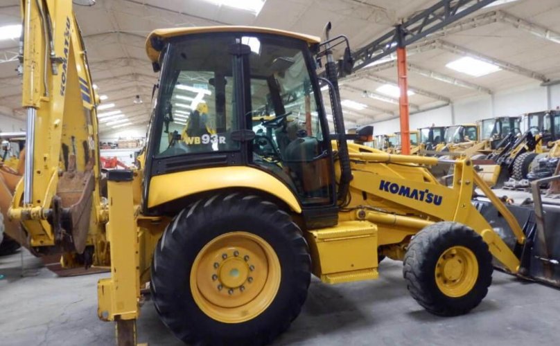Экскаватор-погрузчик Komatsu wb93r