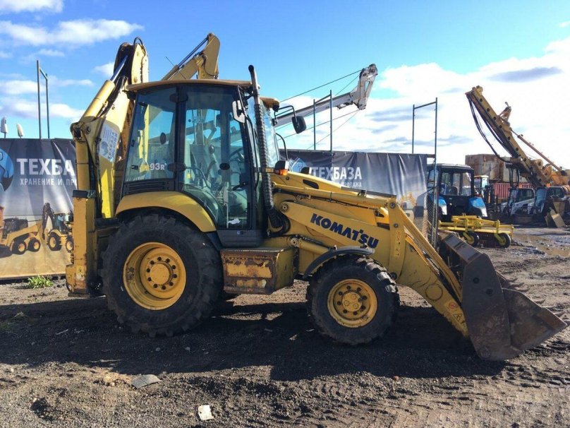 Экскаватор-погрузчик Komatsu wb93r