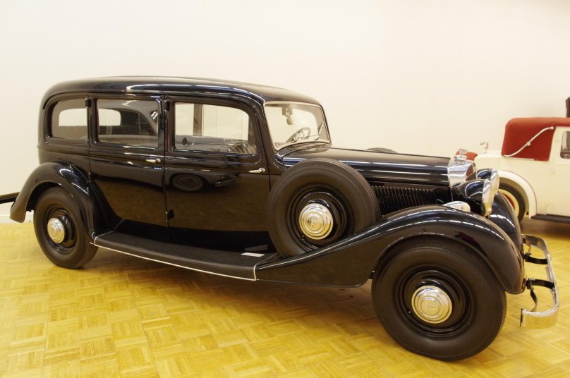 Автомобиль Horch 830