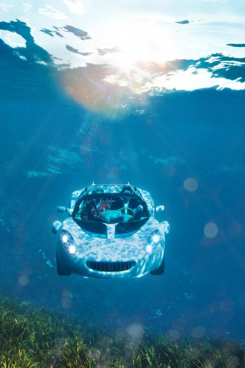 Машина в океане