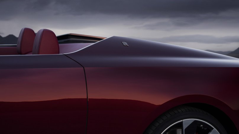 Rolls-Royce Droptail la Rose noire 2024