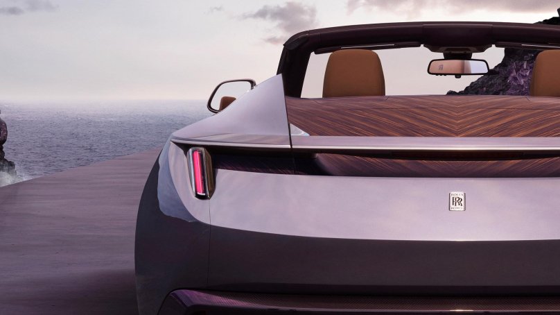 Rolls-Royce Droptail 2024