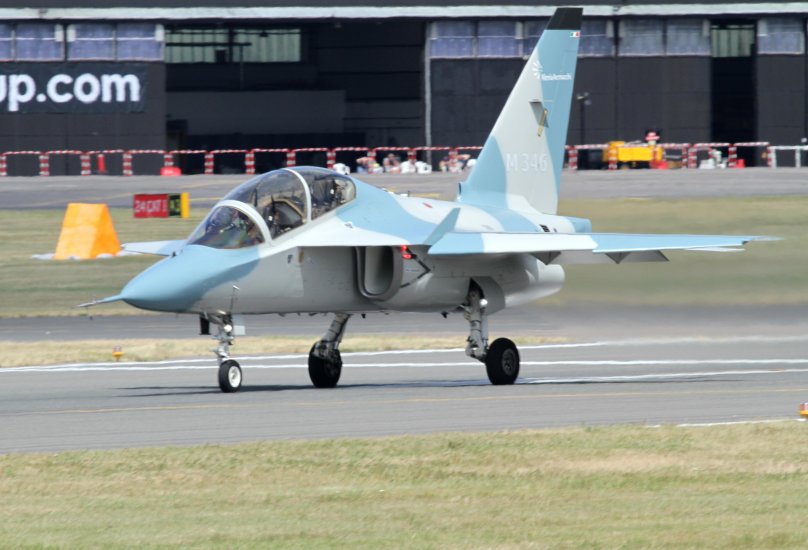 Alenia Aermacchi m-311