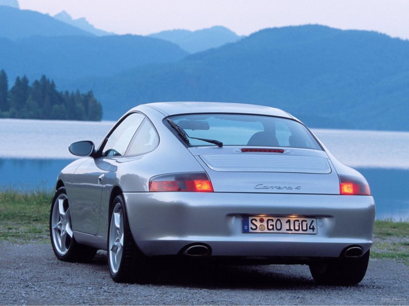 Porsche 911 Carrera 4 996