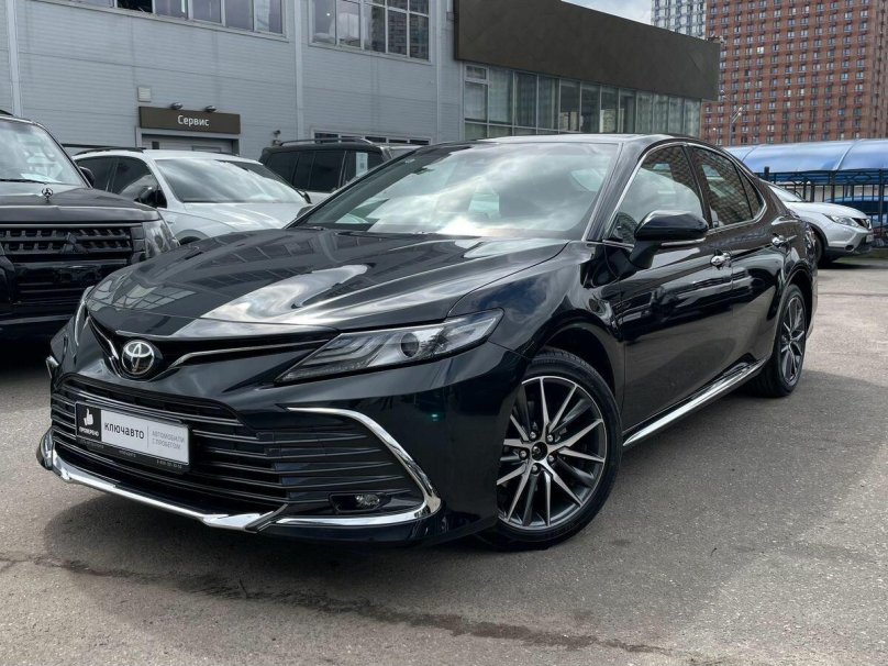 Toyota Camry 2023 черная