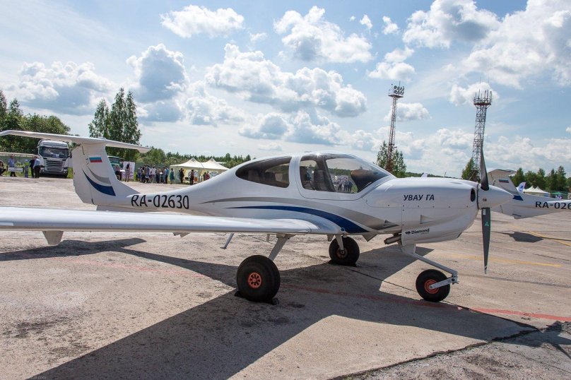 Самолет Diamond da-42
