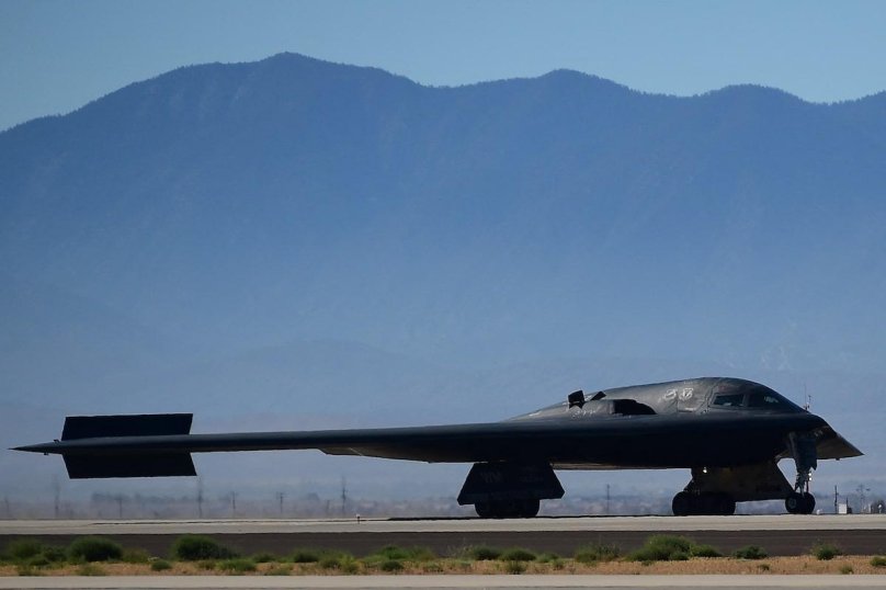 Стелс-бомбардировщик b-21 Raider