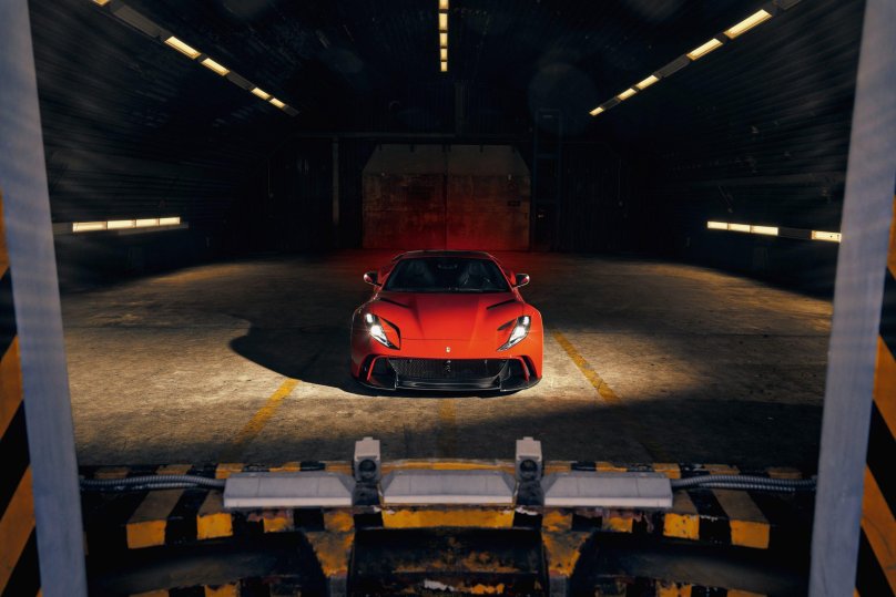 Ferrari 812 n largo