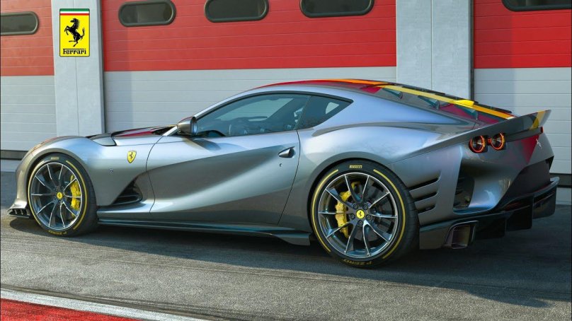 Феррари 812 Competizione