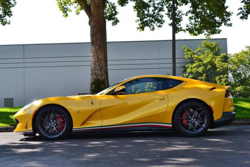 Ferrari 812 Vinyl