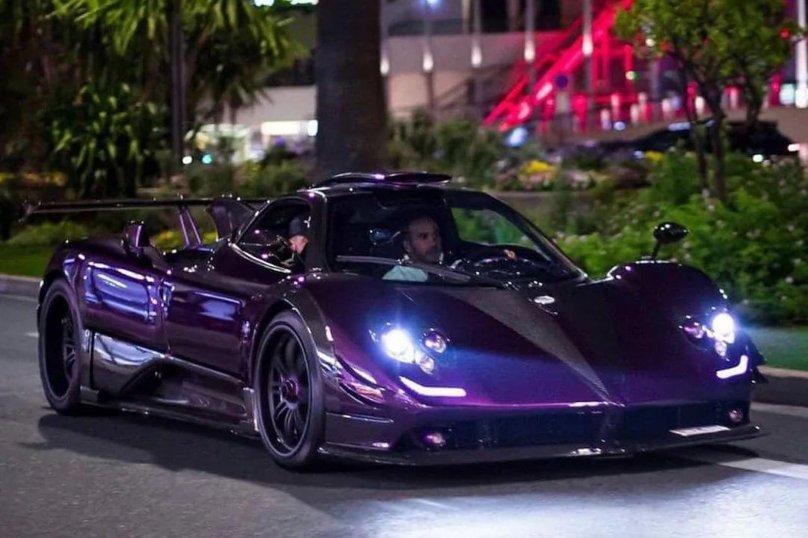 Lewis Hamilton Pagani Zonda