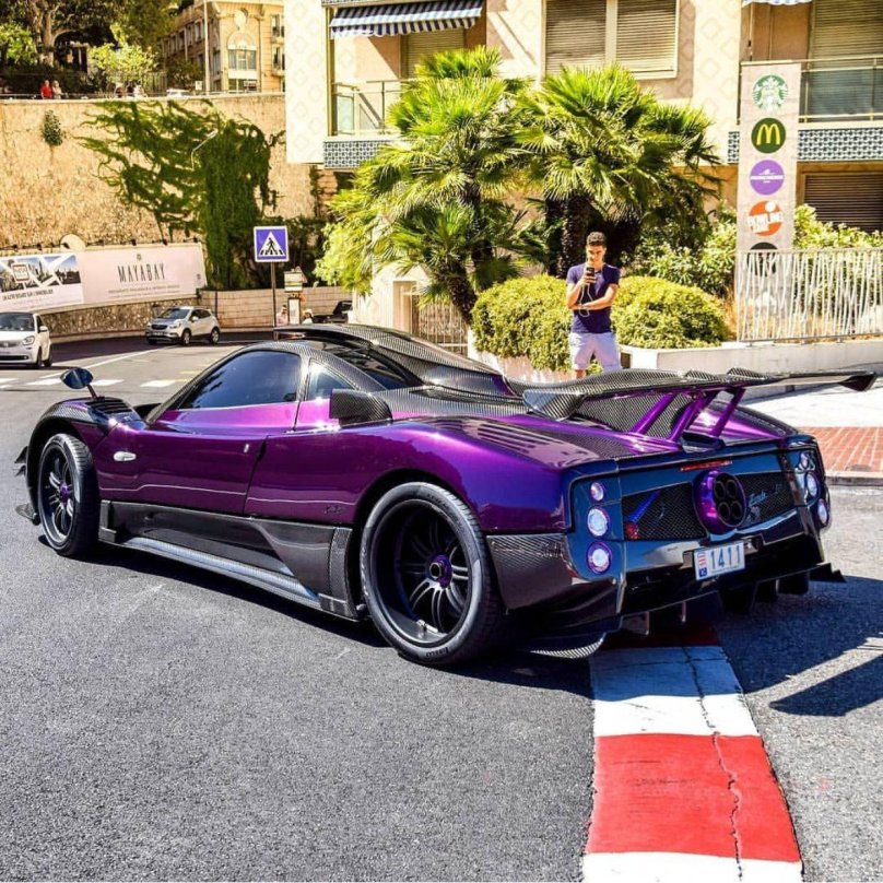 Pagani Zonda фиолетовая