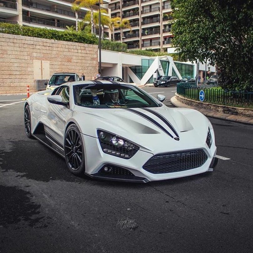 Спорткар Zenvo st1