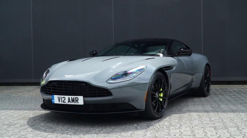 Астон Мартин db11 Amr