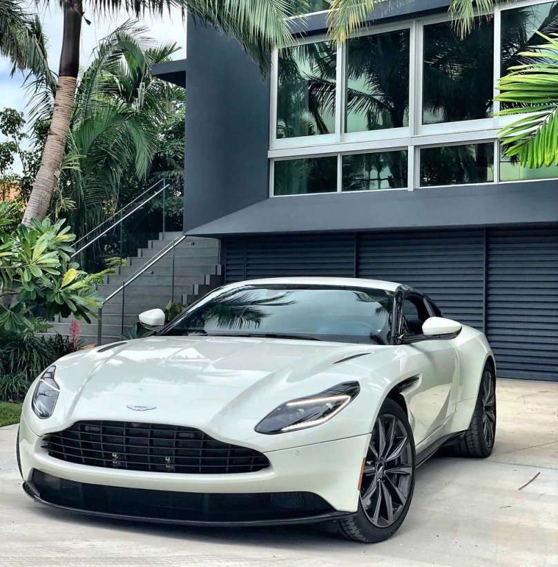 Aston Martin db11 Coupe