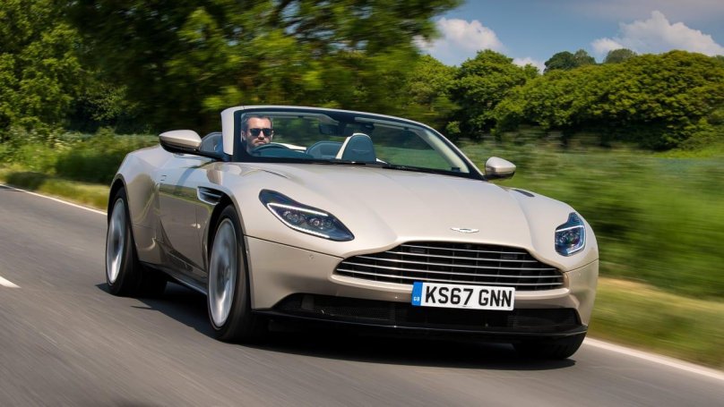 Aston Martin db11 volante