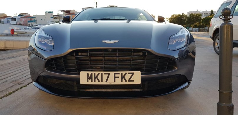 Aston Martin db11 v12