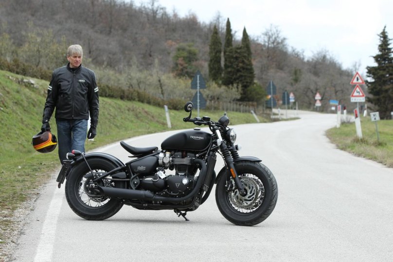 Triumph Bonneville Bobber Black