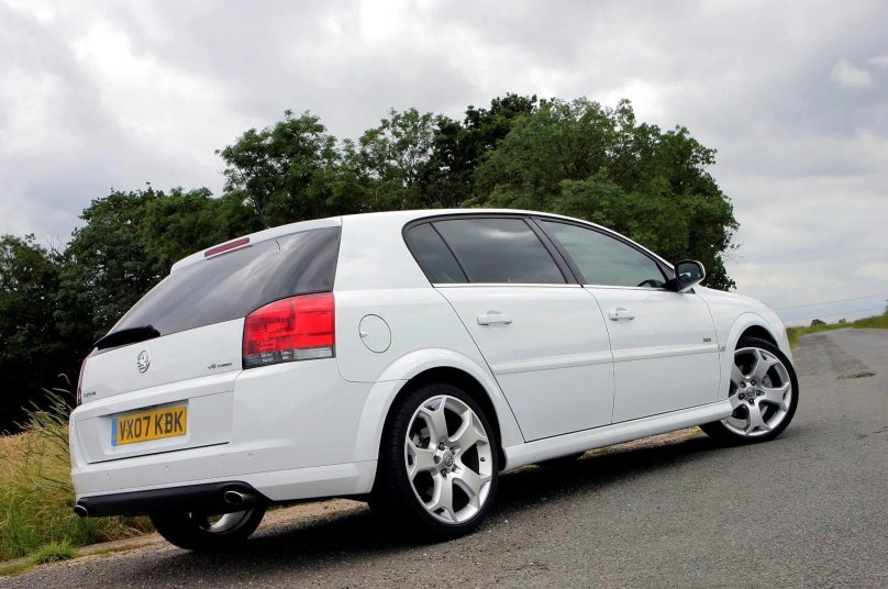 Опель Сигнум белый