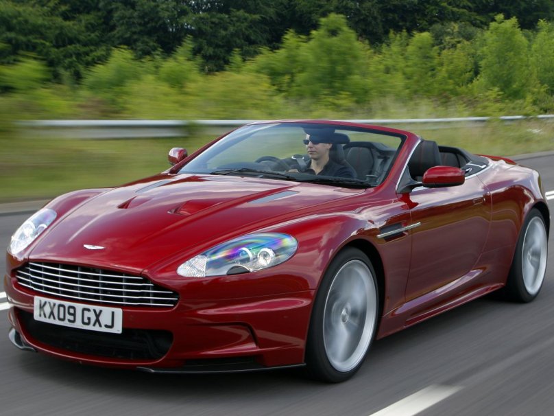 Астон Мартин ДБС