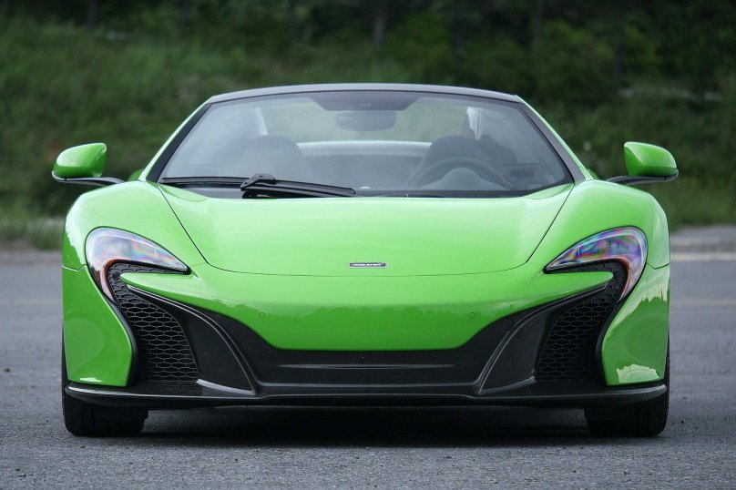 MCLAREN 650s зеленый